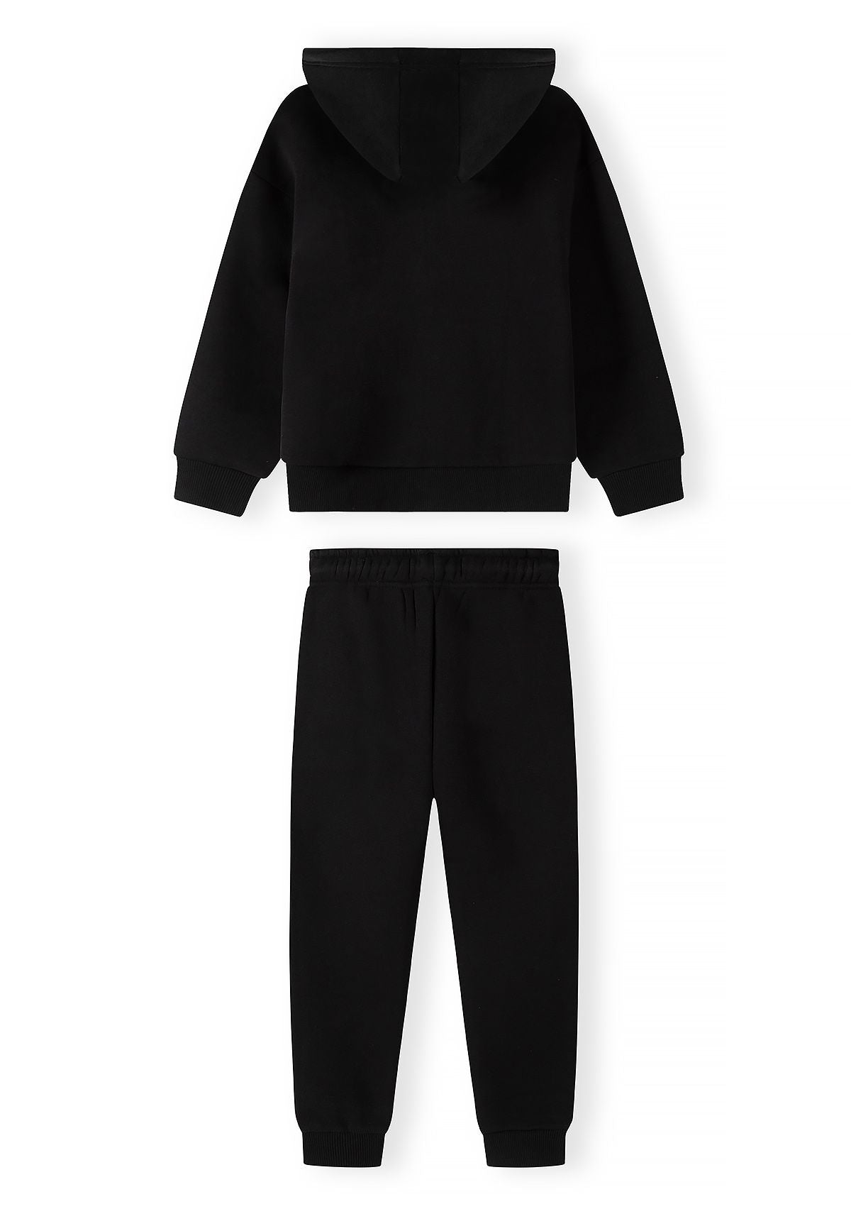 Zwart trainingspak voor jongens met een hoodie met rits en een joggingbroek, hoodie en joggingbroek, achterkant.