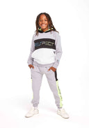 Bluza z kapturem z kontrastowymi panelami i napisem