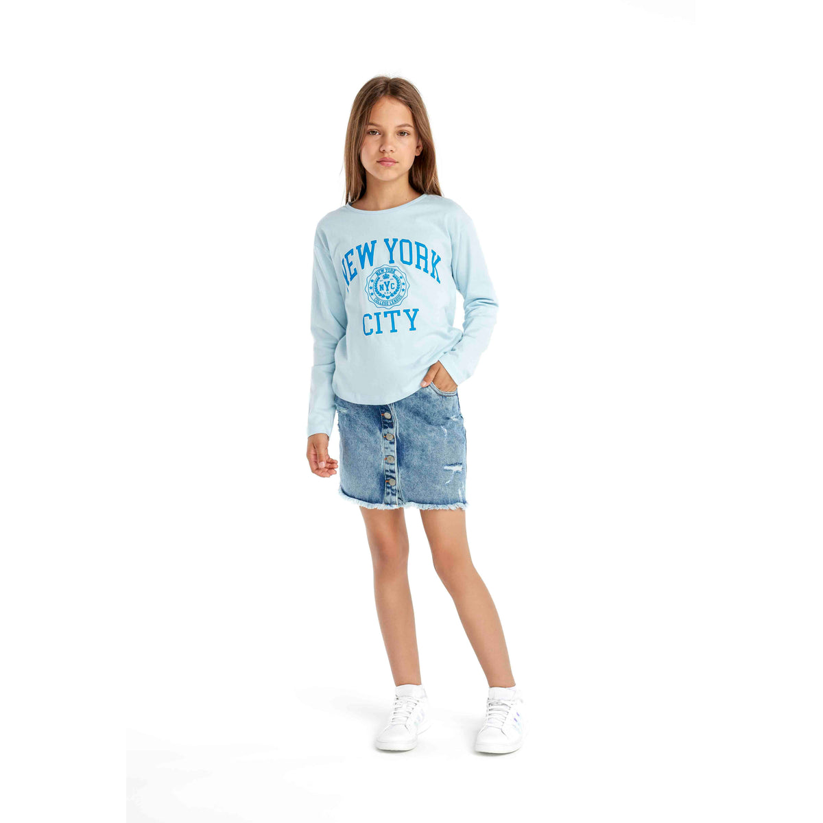 Girls' long-sleeved t-shirt in pale blue — complete product view for square Shop card
