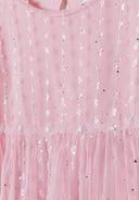 Tiulowa sukienka z błyszczącymi elementami