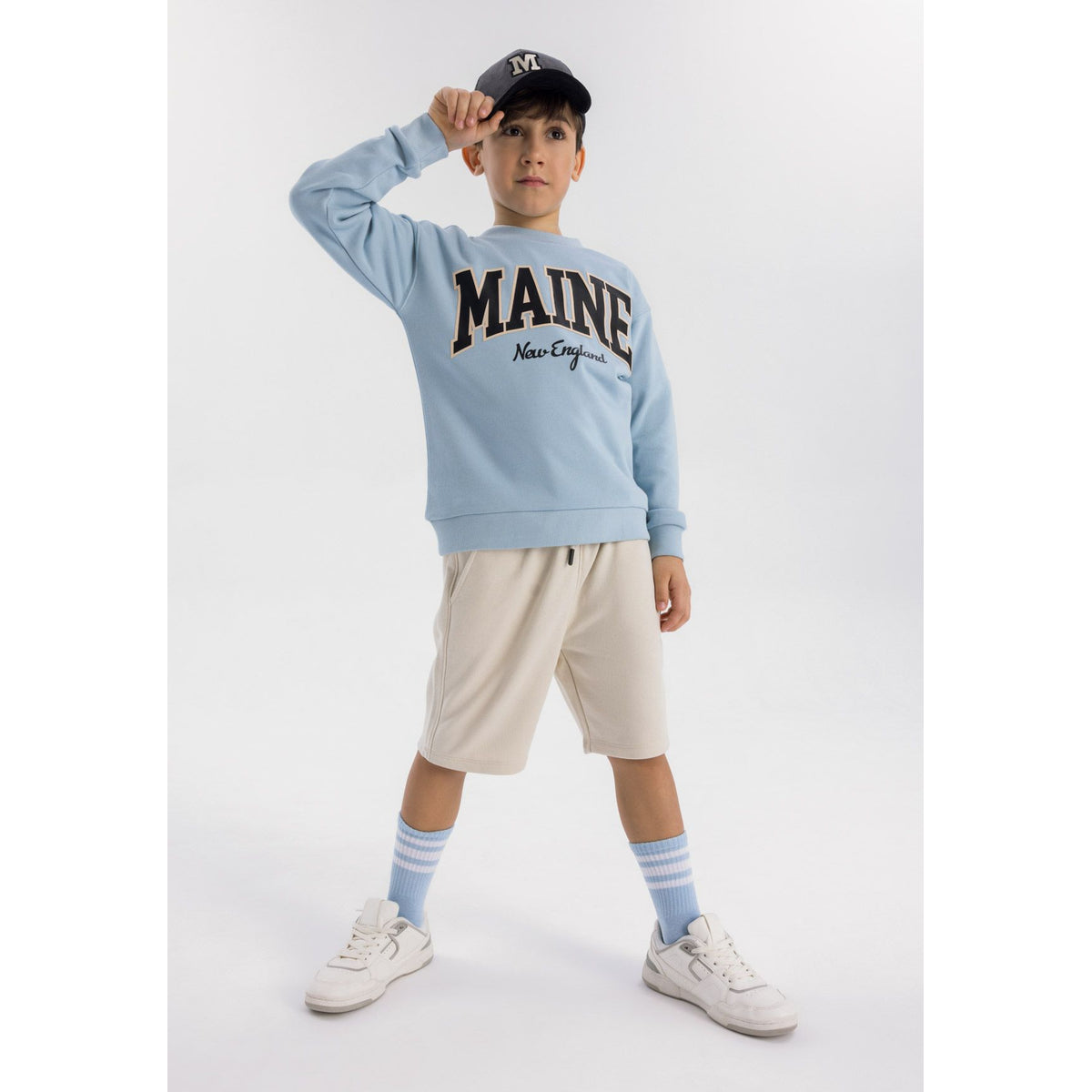 Boys' crew neck sweatshirt in light blue — complete product view for square Shop card