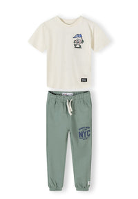 Colour: off-white
