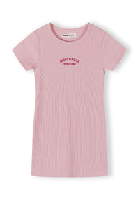 Colour: light pink