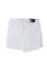 Colour: white