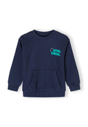Boys crew neck sweatshirt with kangaroo pocket navy 1-8y. Soft cotton, regular fit, decorative print, rounded neckline. Perfect for casual wear.